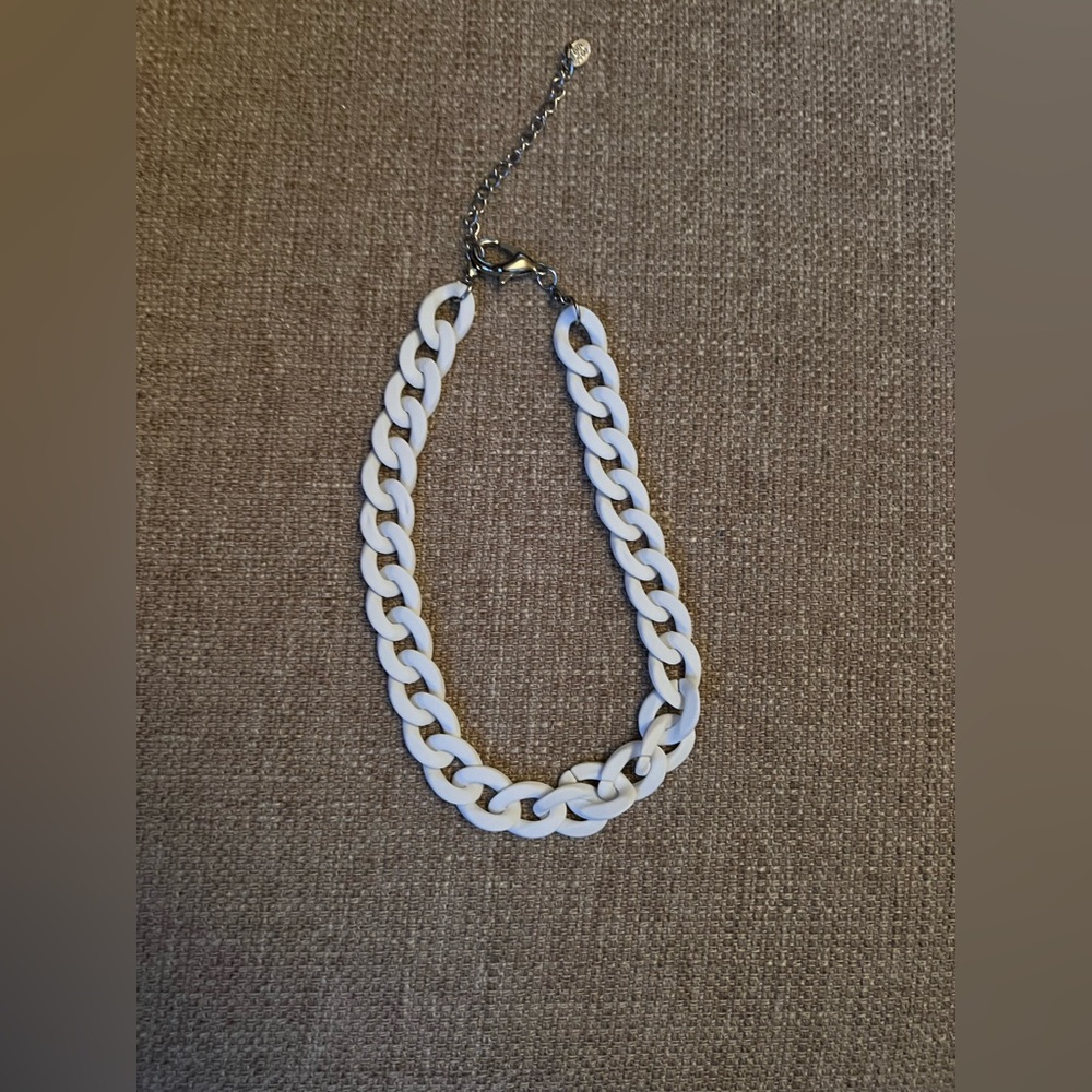 NWT Melania Clara Yacht Like White Chain Link Necklace